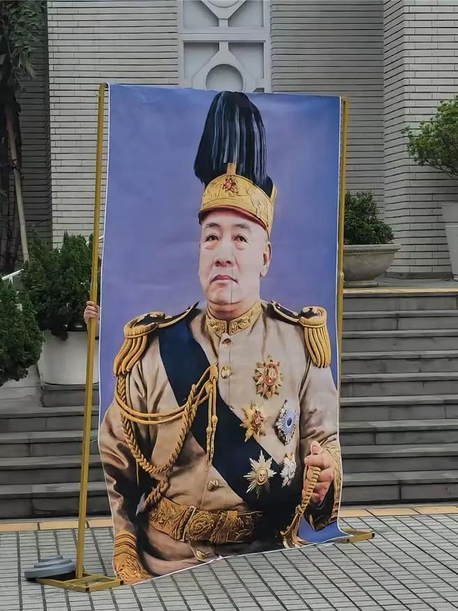 你看看台湾省立法院”蓝白党团PS的的“赖世凯”，他们要弹劾赖清德了。
     