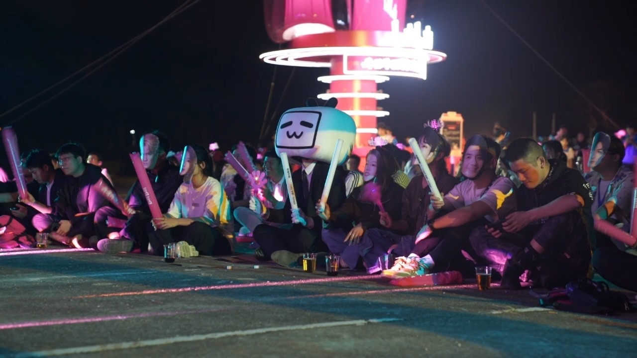 跨年夜抽象选手全聚齐了  哈哈哈哈哈哈哈哈怎么全世界会玩了抽象的都聚到这了是吗?