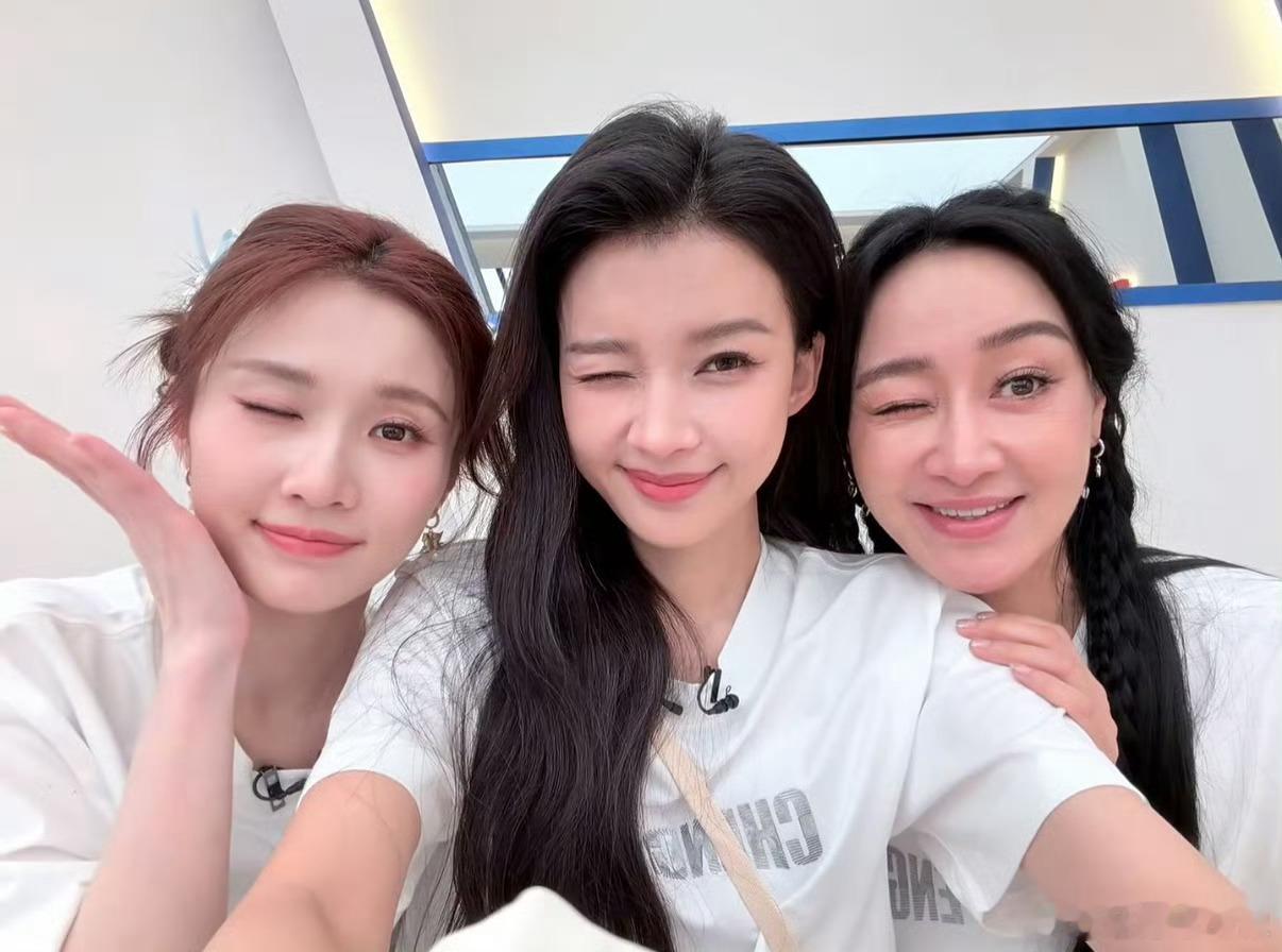 赵子琪淘汰我勒个豆今晚第一个淘汰的是：赵子琪 304    孙怡335  张慧雯