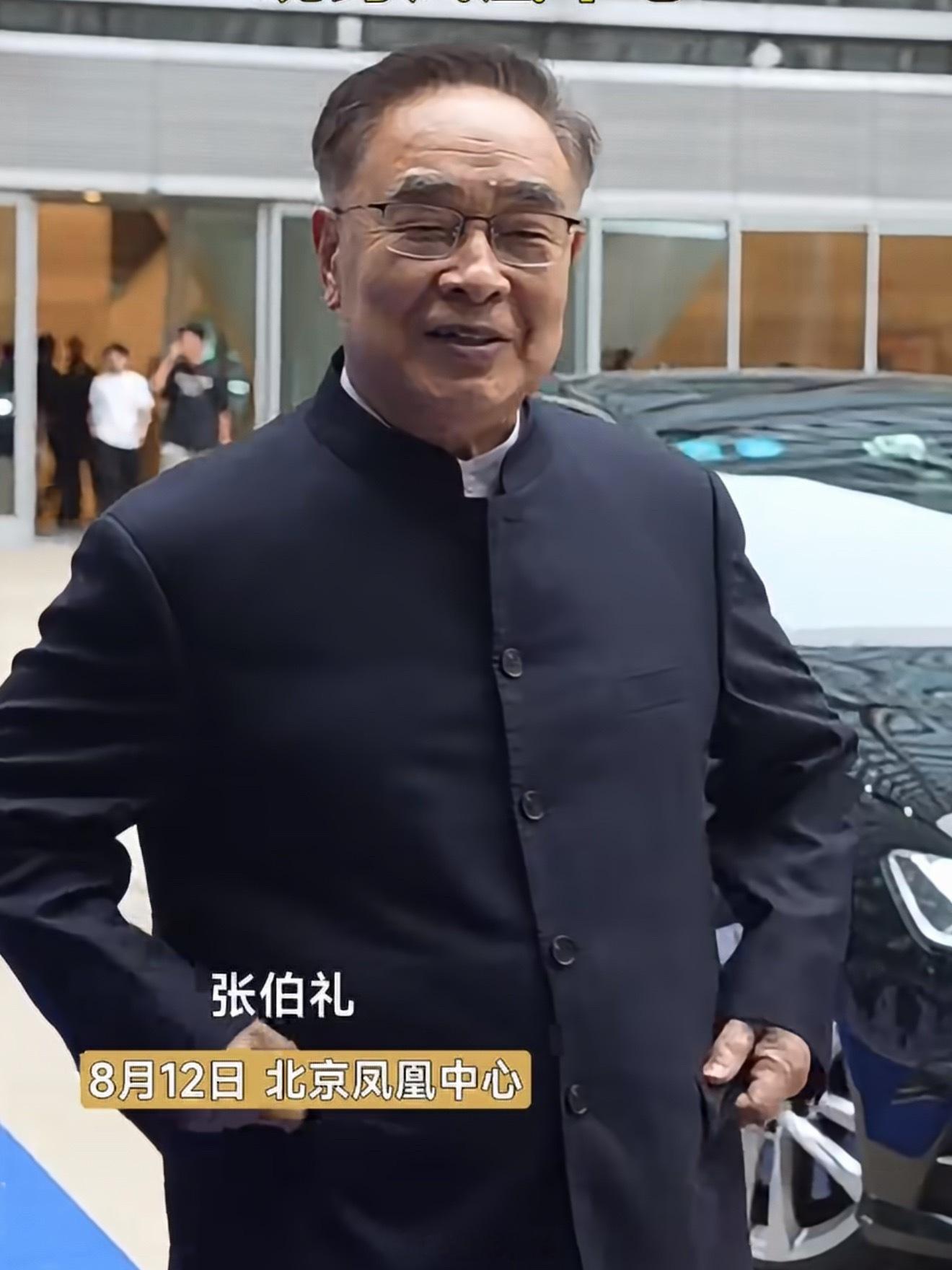 张伯礼现身华人盛典一身中山装，满是医者担当。从守护健康到推动中医药走向世界，张伯