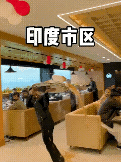 曾经从我们国内视频上看到过一个饭店的小伙子，也是踩着这样的车送餐，看着惊心动魄，