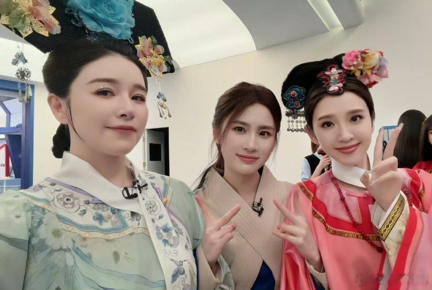 阚清子发浪姐大合照乘风2026感恩相逢，温柔相守，阚清子在乘风遇见温柔的姐妹们，