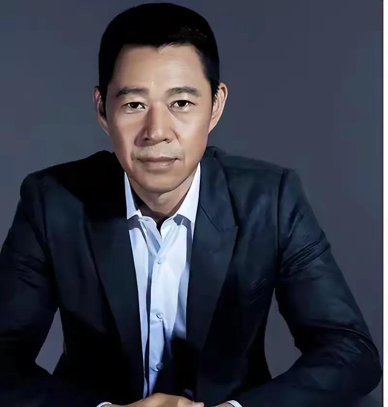 张丰毅光明磊落，这辈子最大的遗憾，就是当年没有参加儿子的婚礼

张丰毅曾坦承，这