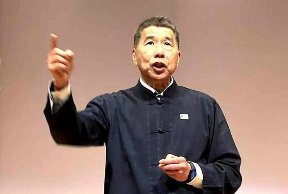 台媒有一明白人张亚中，中国许多人都没有想到的，他想到了，他说：大陆对台的军演到底