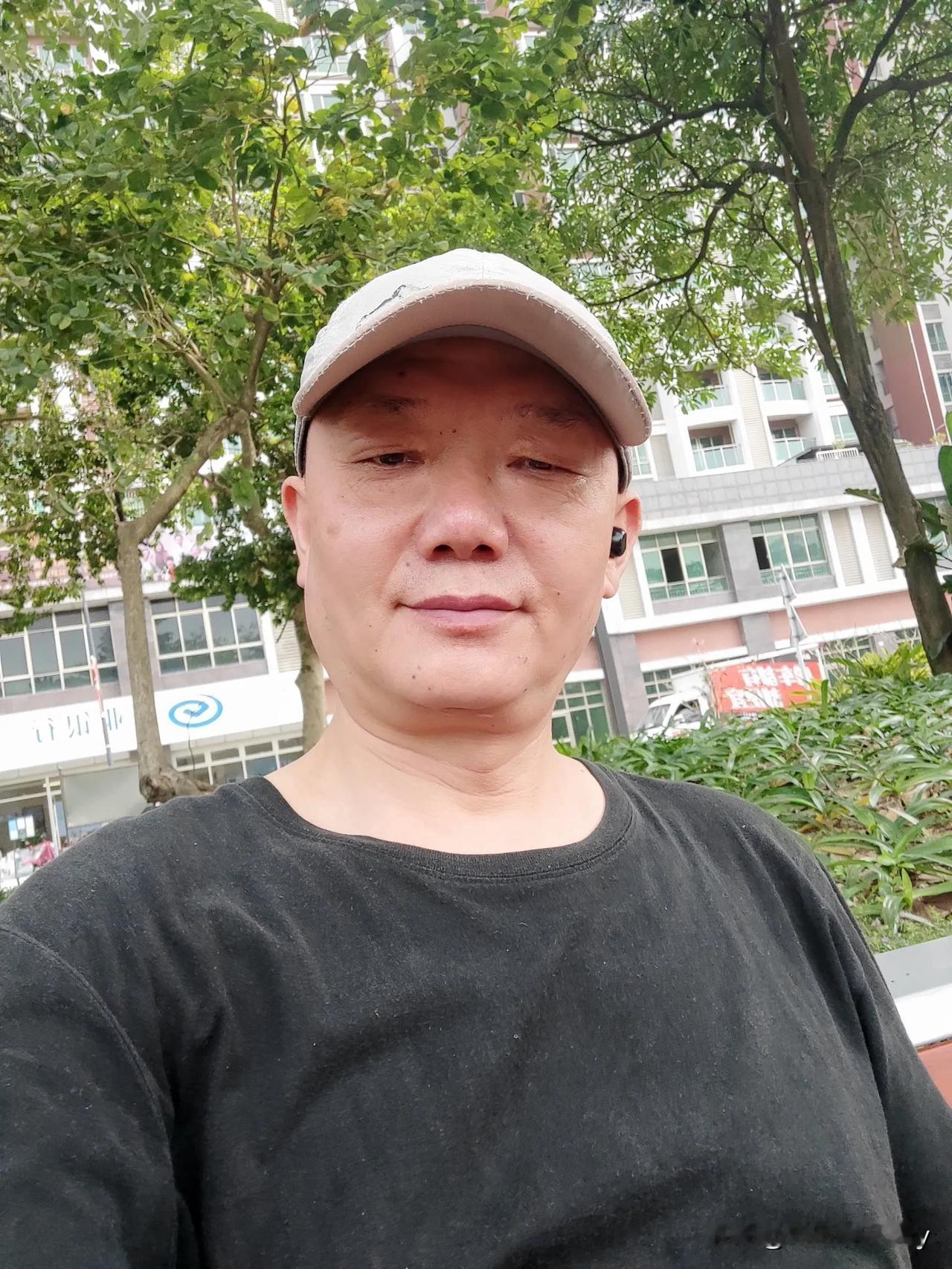 今天上班时，和一位美女同事聊起一个话题：对自己身体最满意的部位是哪儿？其实我觉得