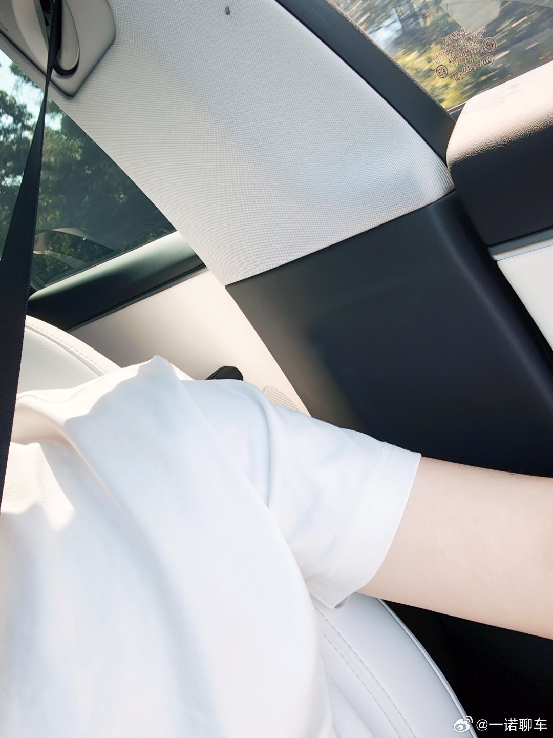 太冒昧了 深圳今天坐车里穿短袖 还得开空调才行 不然得热出汗 有没有大聪明在广东