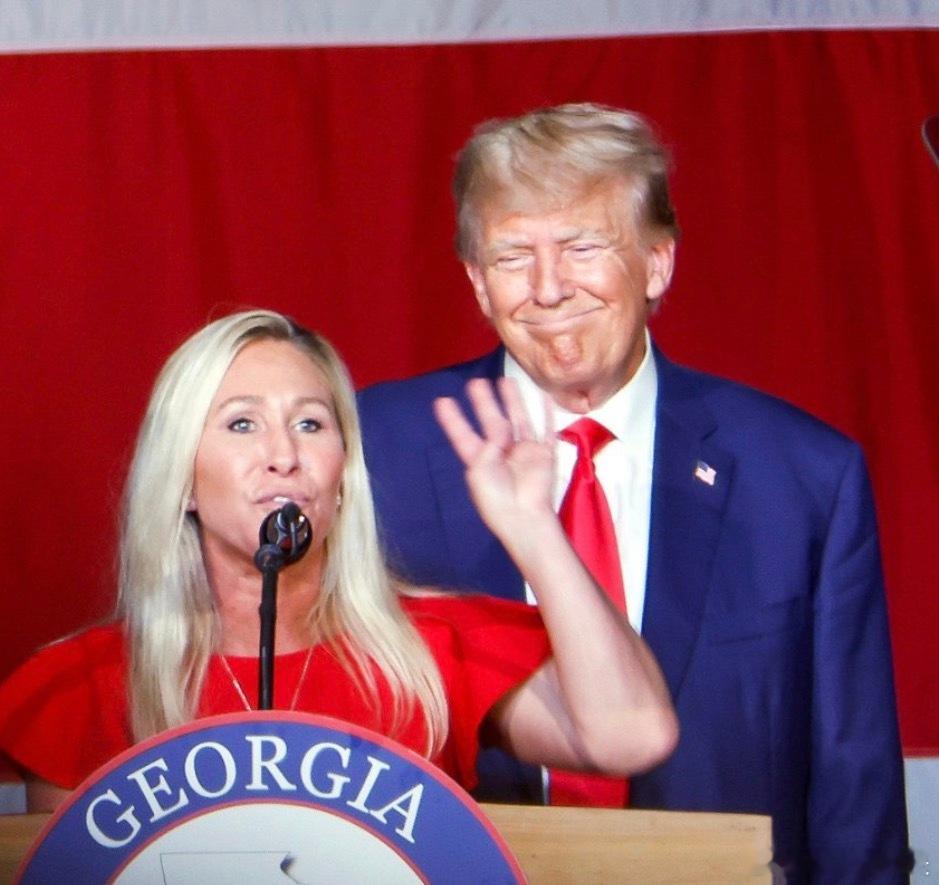 ‼️特朗普总统周五晚间撤回了对众议员玛乔丽·泰勒·格林的支持，称她是一个“胡言乱