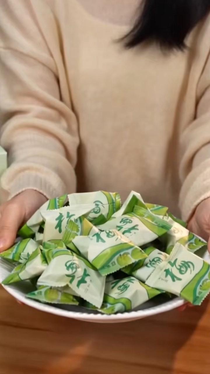爱吃零食又怕负担的姐妹看这款青梅！ 精选青梅鲜果制作，果肉紧实有嚼劲...
