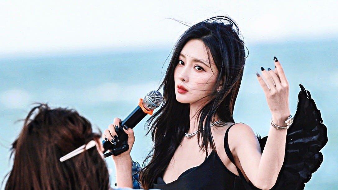 孟子义湖南卫视跨年唱跳舞台彩排湖南跨年彩排高光！孟子义《说爱你》舞台又美又飒，新