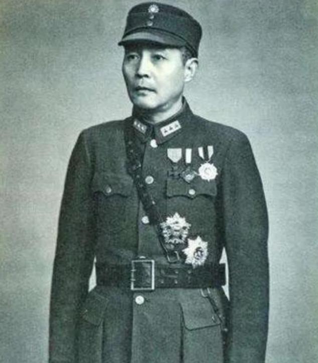 1936年，西安事变后，蒋介石飞回南京，一下飞机，戴笠对他说了一番话，蒋介石听完