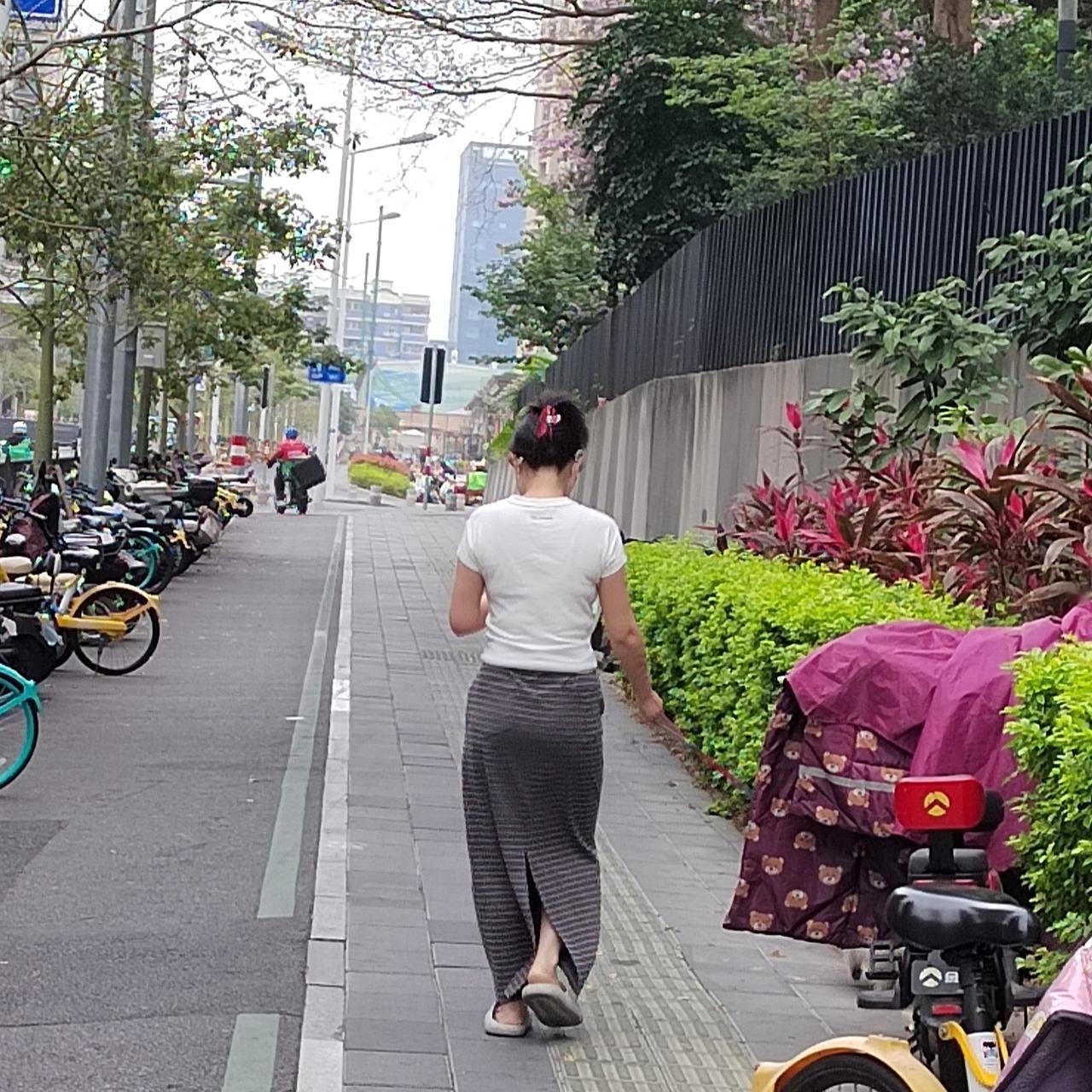 如果我们有能力为孩子托底，就不必过多左右他的思想，让他开开心心地选择自己的爱好就