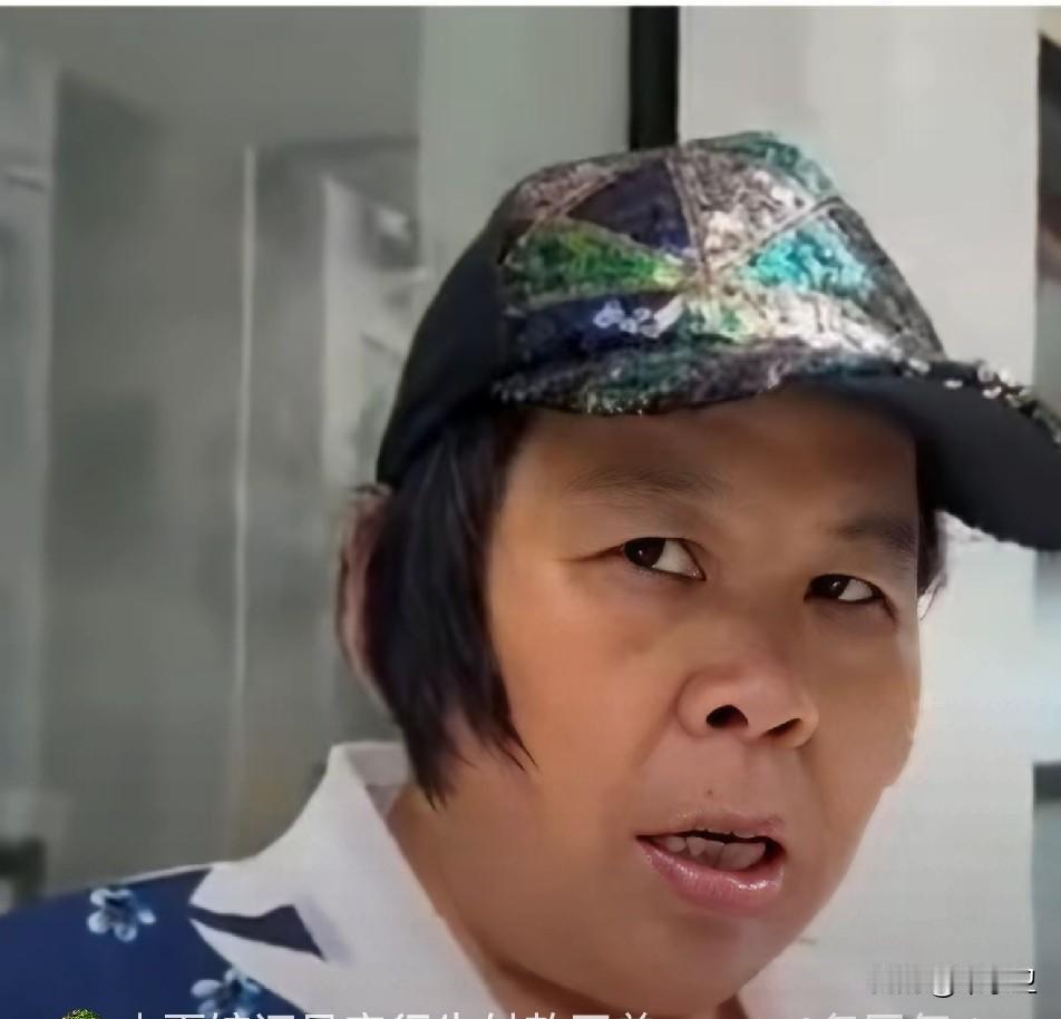 老太太吃12元一碗面拒付款，态度强硬，说坐飞机火车都不付钱。
看看这个老太太面相