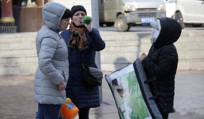 大量俄罗斯人涌入中国，目的不是为旅游，而是寻求“战略物资”？

俄罗斯人“战略物