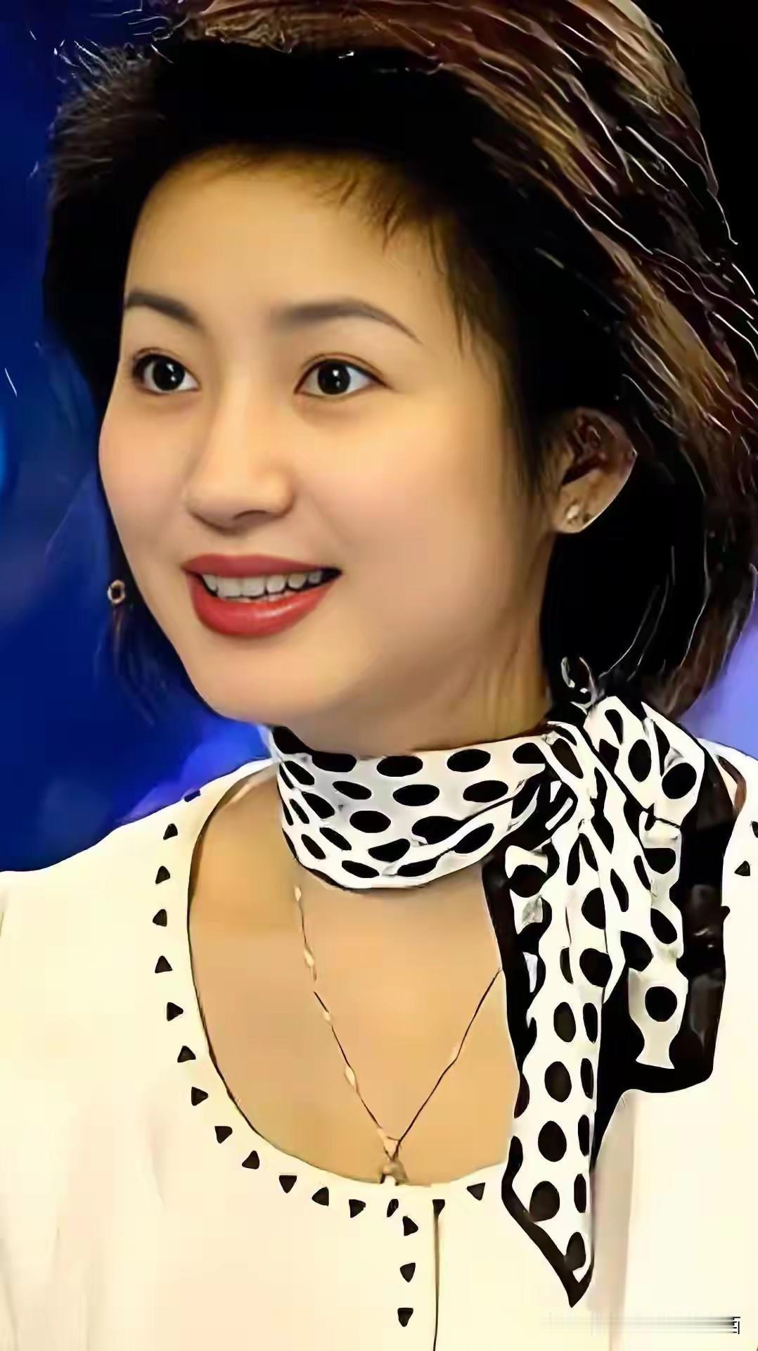 四川果然出美女，演员赵越、何音、邓婕等都是来自于四川的大美女，包括照片中的这位漂