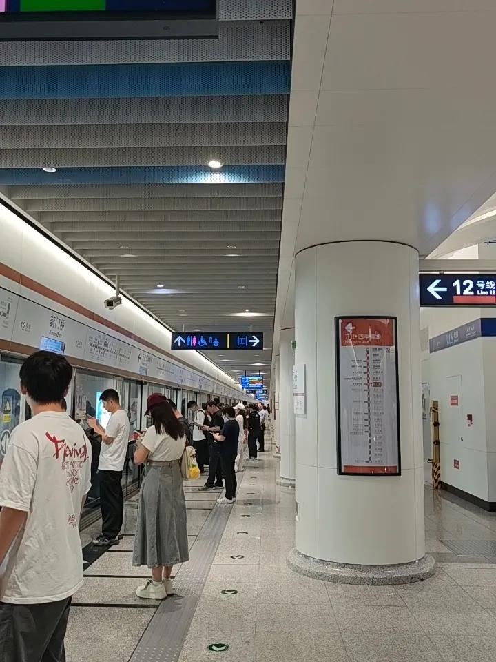 早上吃饭，我跟领导说，你以后要少吃精制碳水。
他回答我，老祖宗大米白面吃了几千年