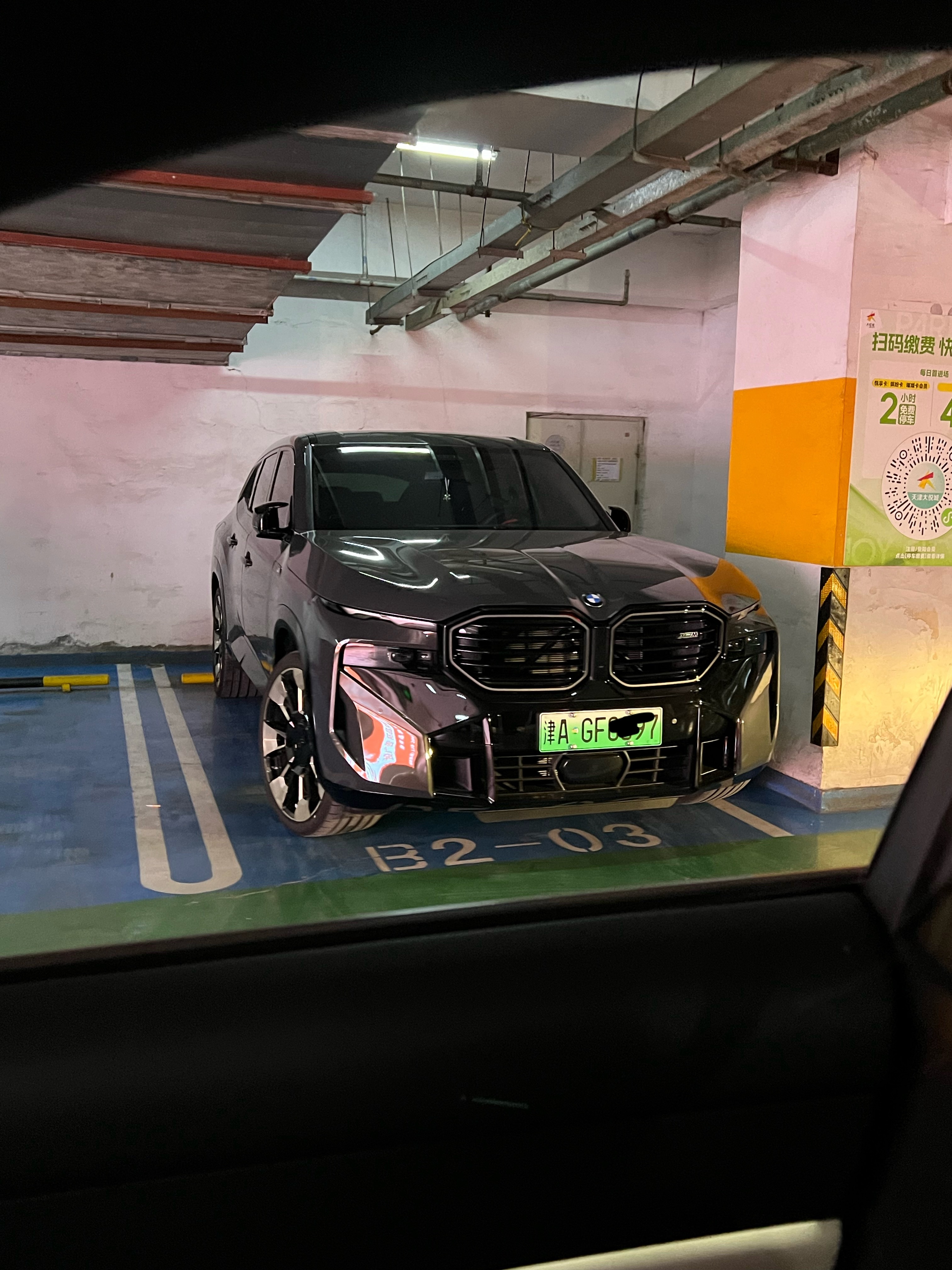 野生宝马XM，好凶！ 天津·天津大悦城