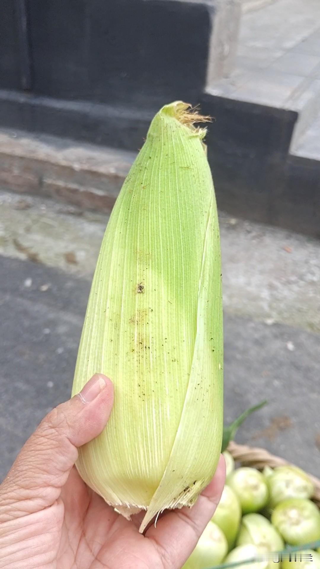 你们信不信，我二十多岁时，能吃两大品碗米饭，品碗是装汤的那种大碗，别看我瘦。
