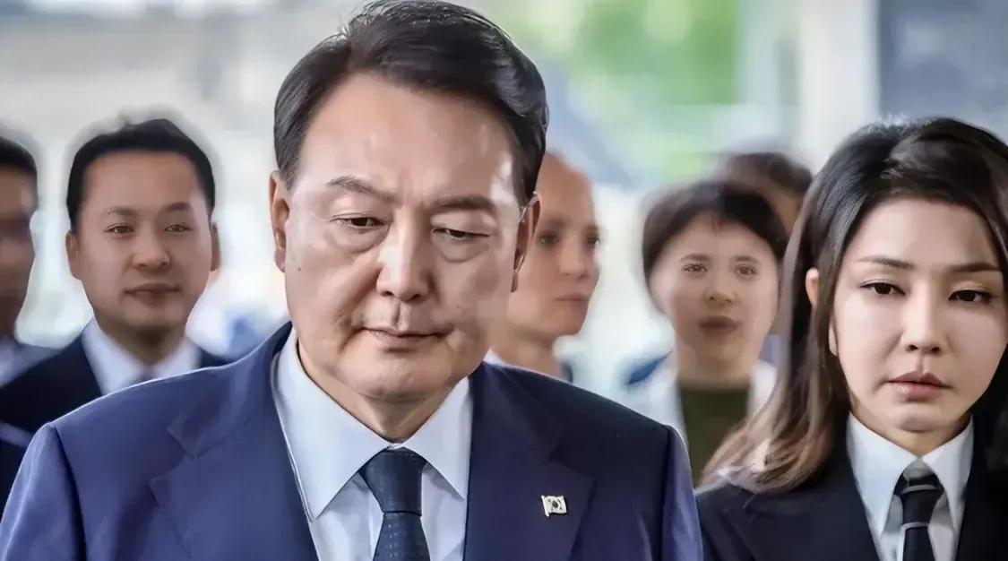 快讯！快讯！
1月3日晚，韩国政坛跟炸开了锅似的！韩国公调处发公告，说因为总统警