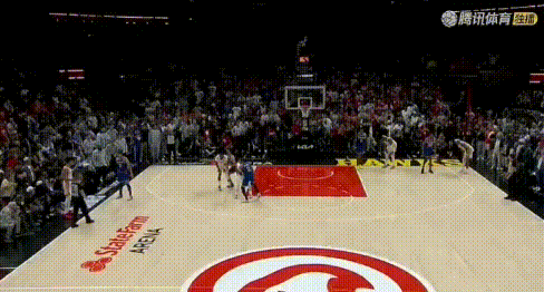 又是CJ麦科勒姆——12.6秒致胜中投，老鹰2:1尼克斯！
末节OG2次压哨3分