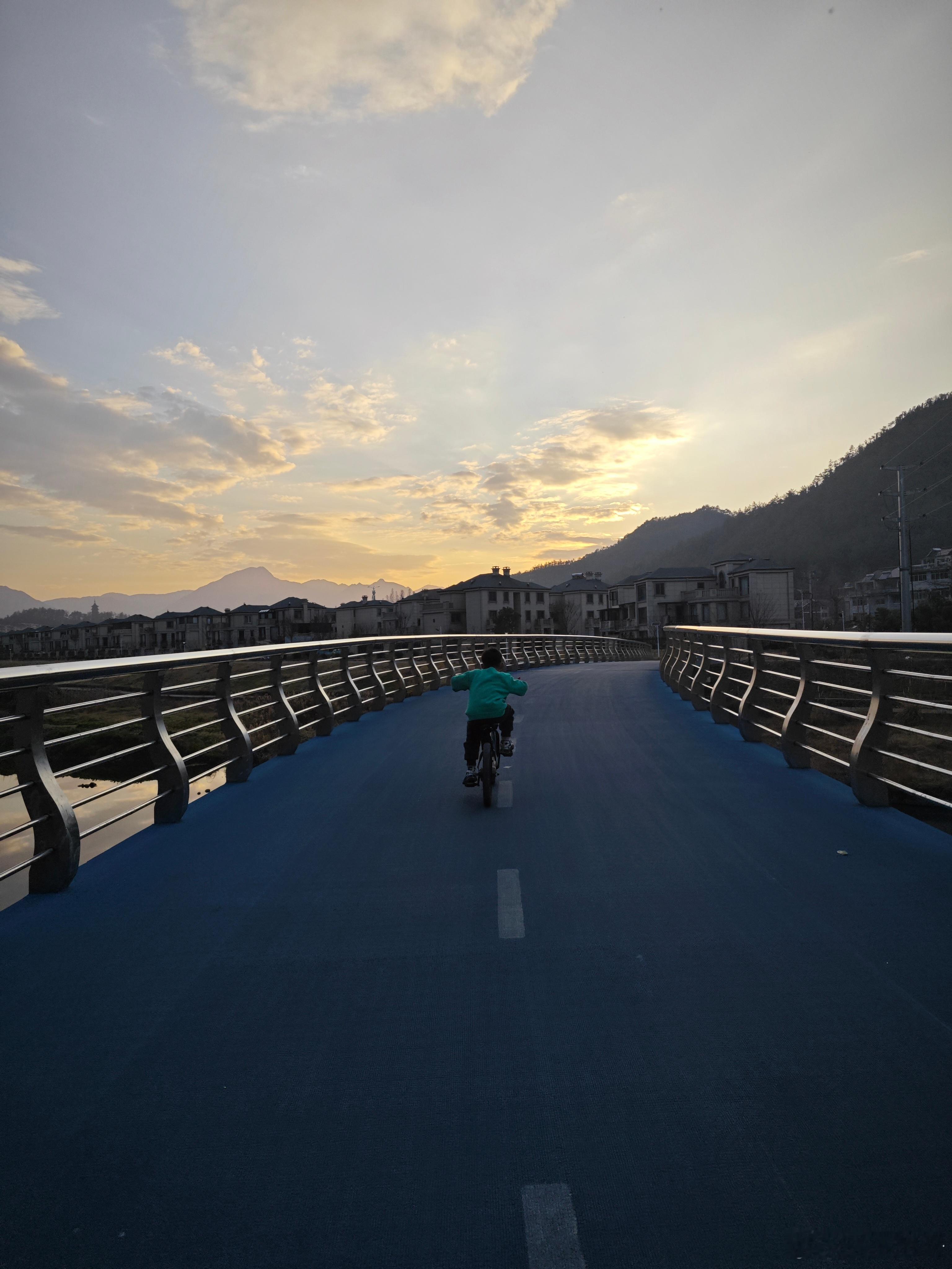 坚持运动，很好哦!一路风景，一路#旅行# ! ​​​