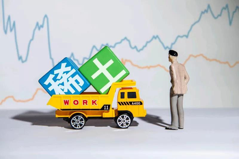 中国在稀土领域不止产量高，首先是提纯硬功夫，把稀土矿里性质相近的17种元素分离出