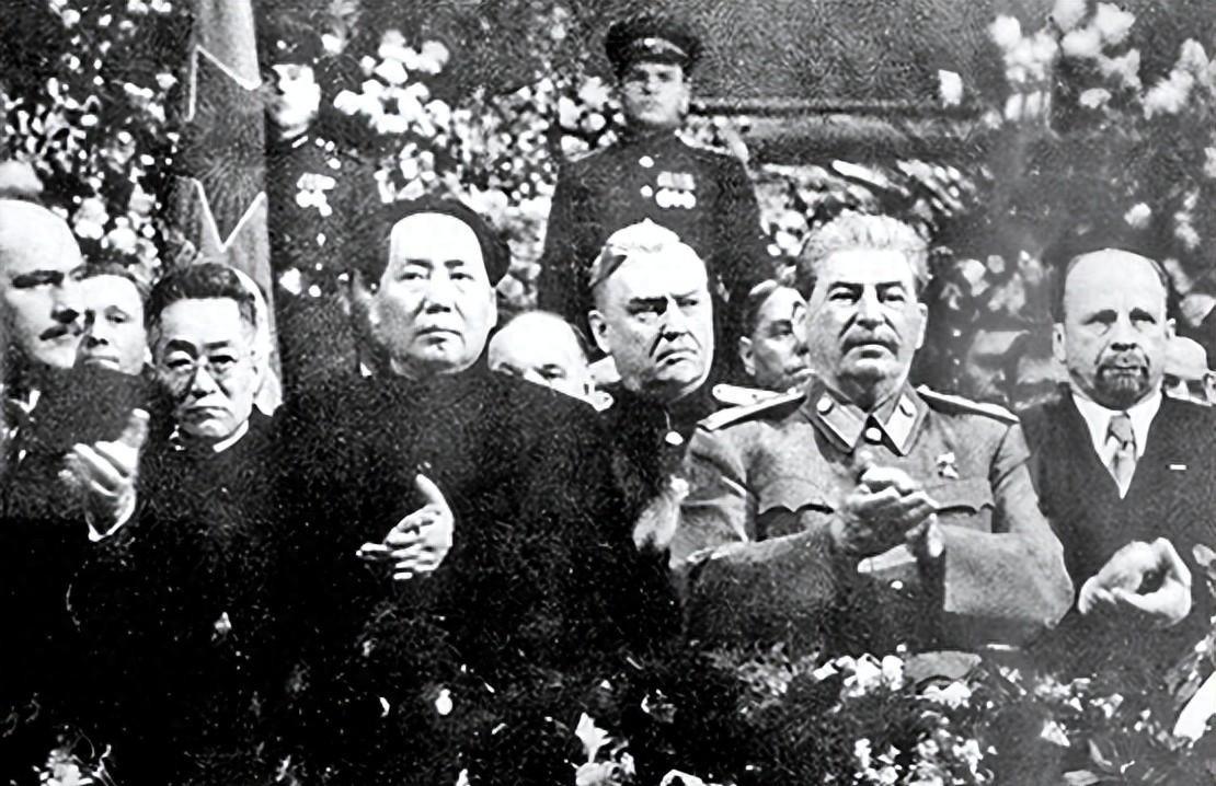 二战期间，为了保卫苏联，斯大林六次向毛主席求助，这段历史你了解了吗？
1941年