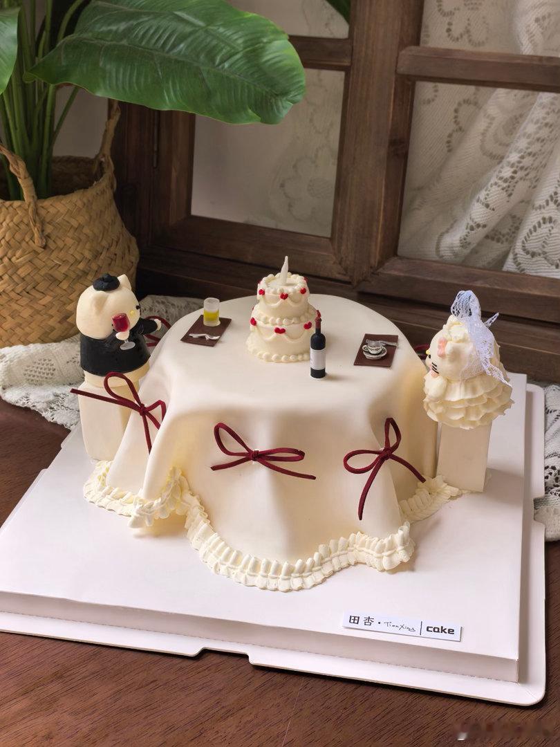 这个蛋糕好浪漫啊这个桌布擀死我了成品尊嘟好好看