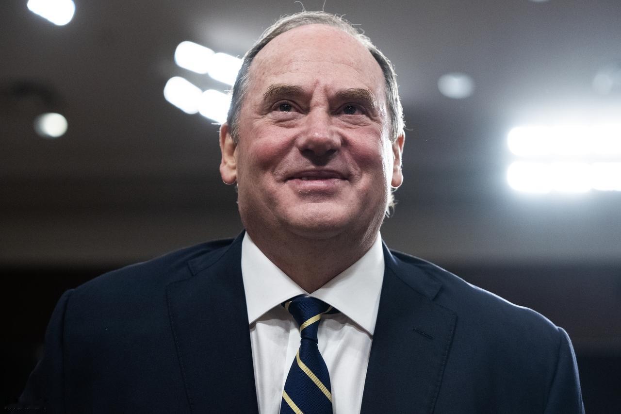 霍尔木兹海峡，最近有点不消停。
4月23日，伊朗司法总监埃杰伊在社交媒体上撂下一