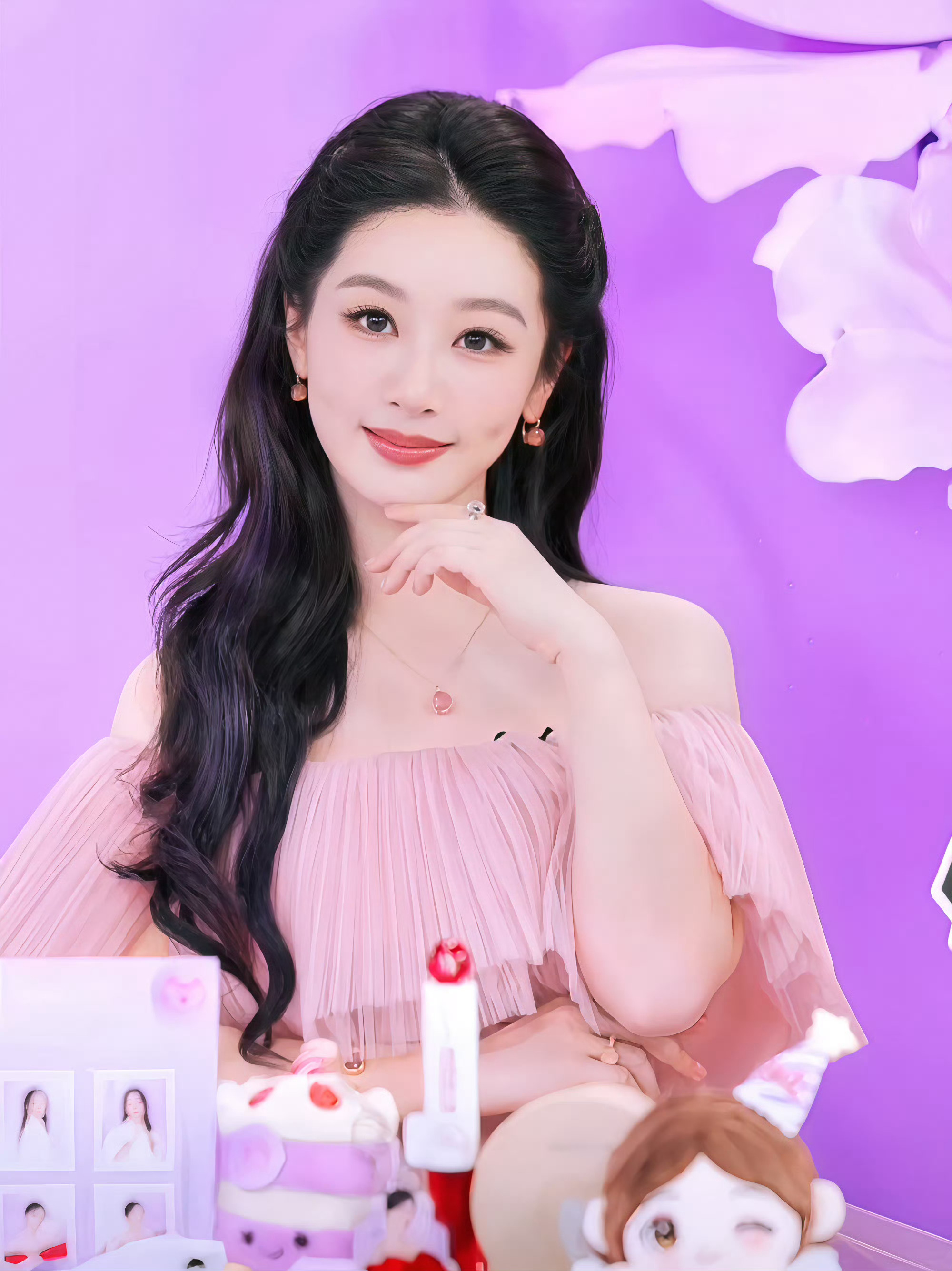 杨紫[超话]  yz杨紫董竹君 yz杨紫玉兰花开君再来 💜✨你的眼神再温柔些，