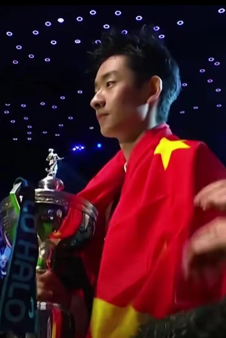 吴宜泽太牛了！首登斯诺克世锦赛就夺冠，决胜局长台上手单杆85分绝杀封神，硬实力拉