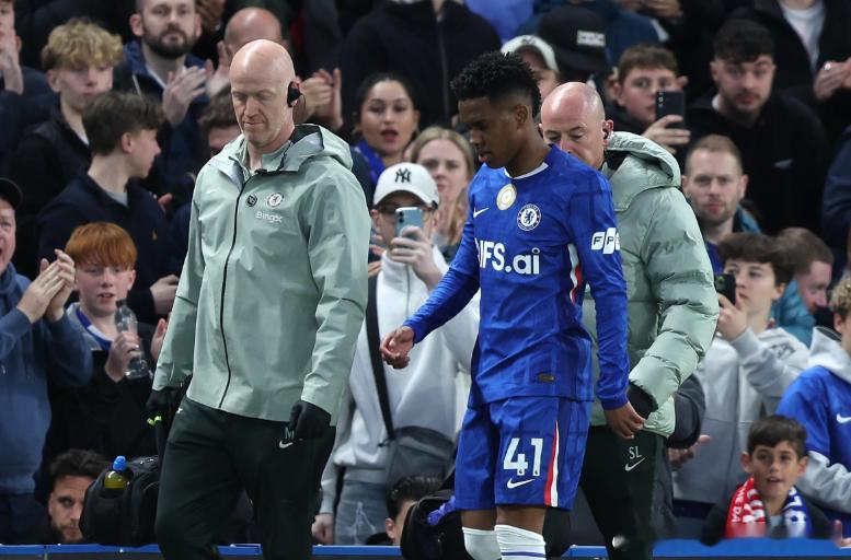 据《马卡报》报道，安切洛蒂正焦急地等待着来自英格兰的最新消息。据The Athl