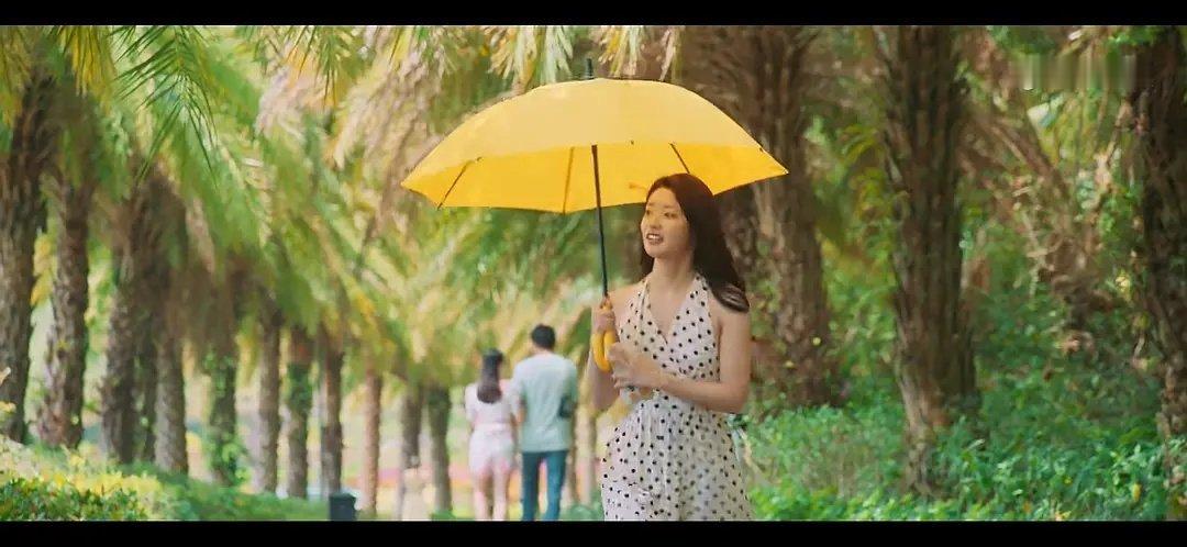 徐若晗明明在夏花里很好看啊，怎么换了导演跟换了个人一样 ​​​