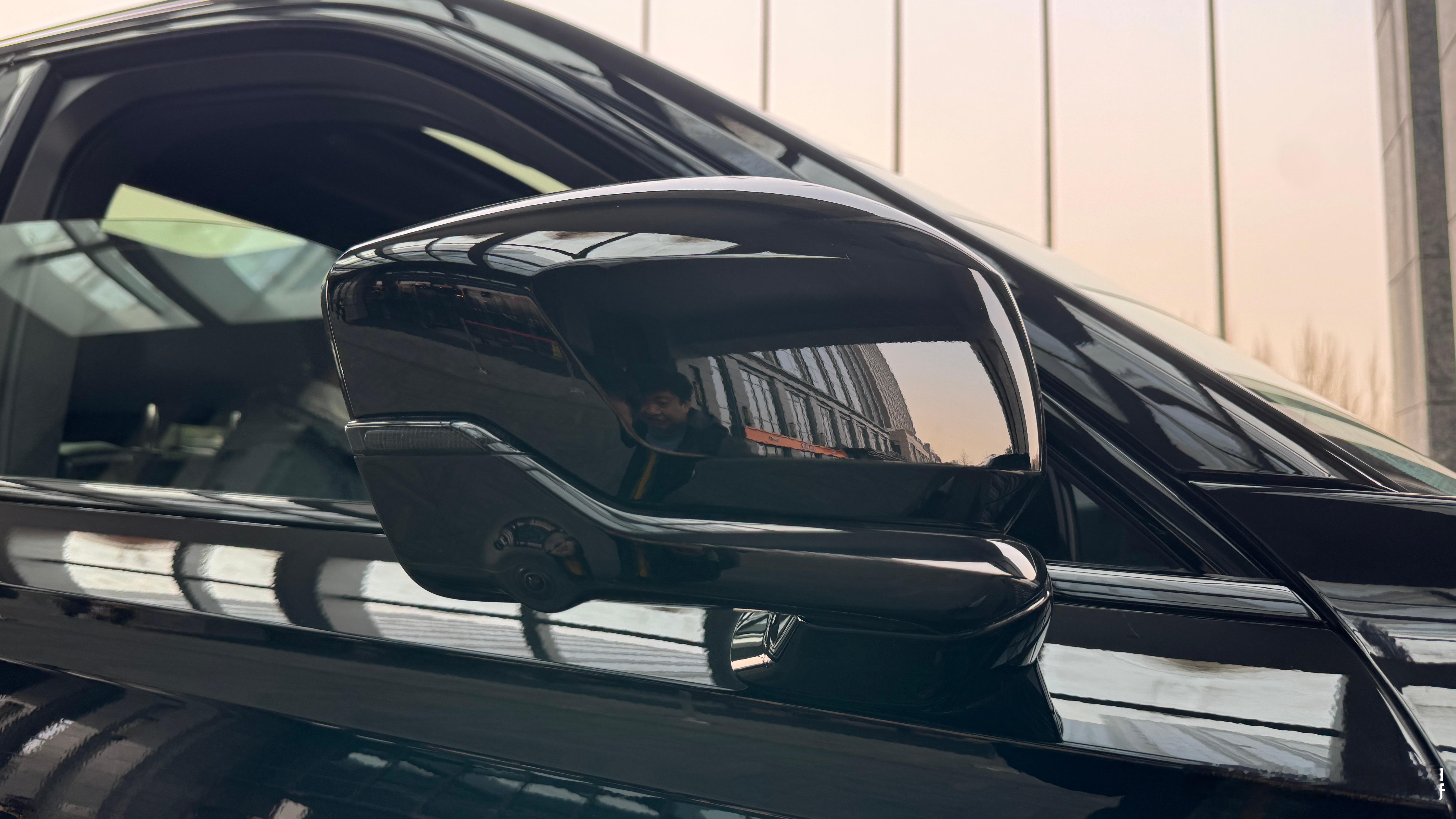 蓝山VLA大模型上车首秀魏牌全新蓝山智能进阶版于12月22日正式上市，其核心突破