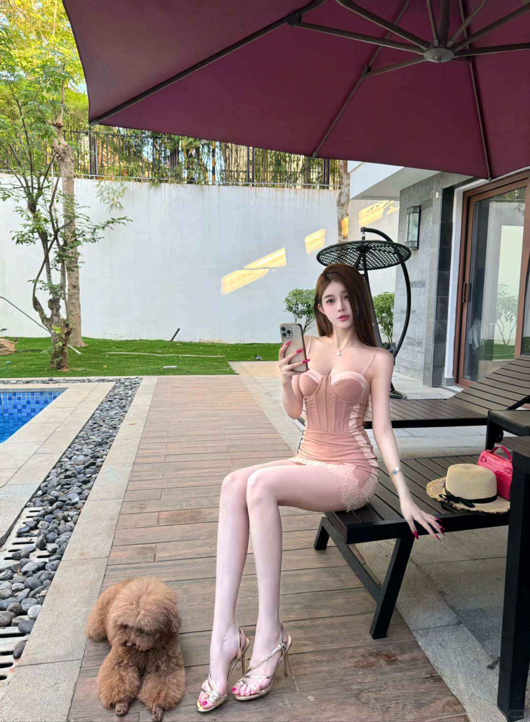 阳光打过来腿白的像糯米