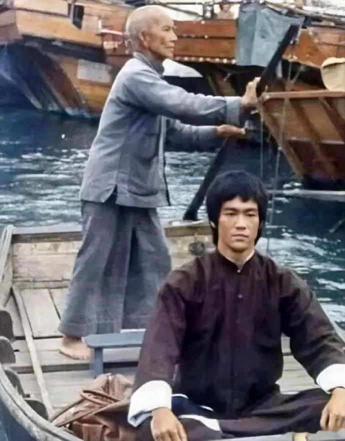 李小龙确实有气场，如果他不去世，应该也会有成龙李连杰一样的成就吧 