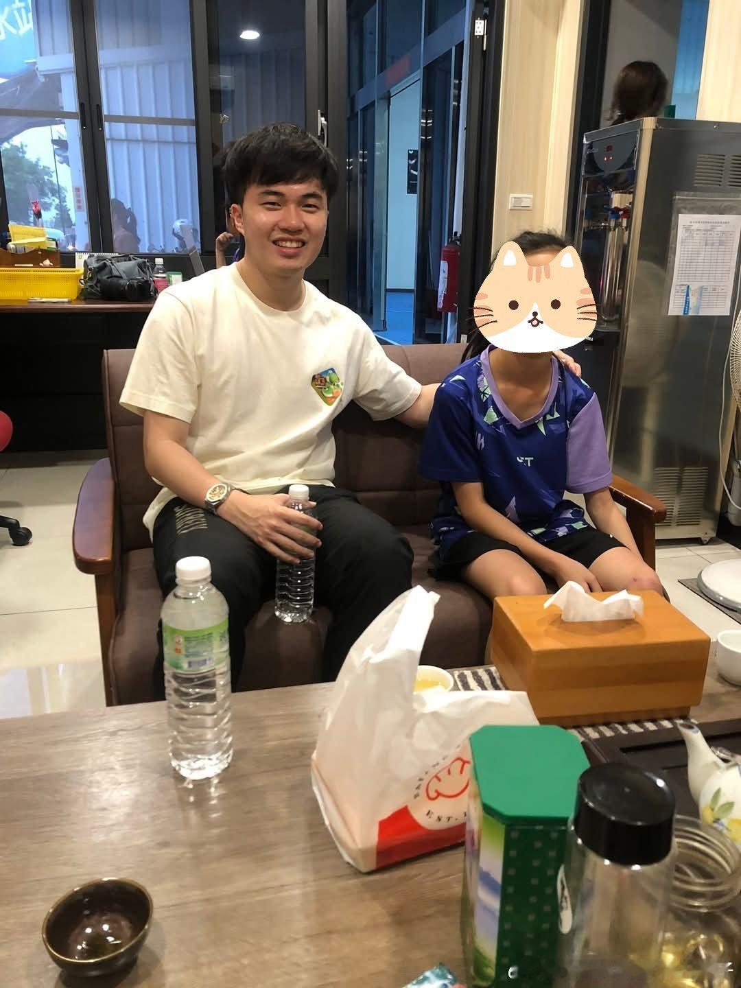 球迷分享了和林昀儒的合影📷cr·戴美月 