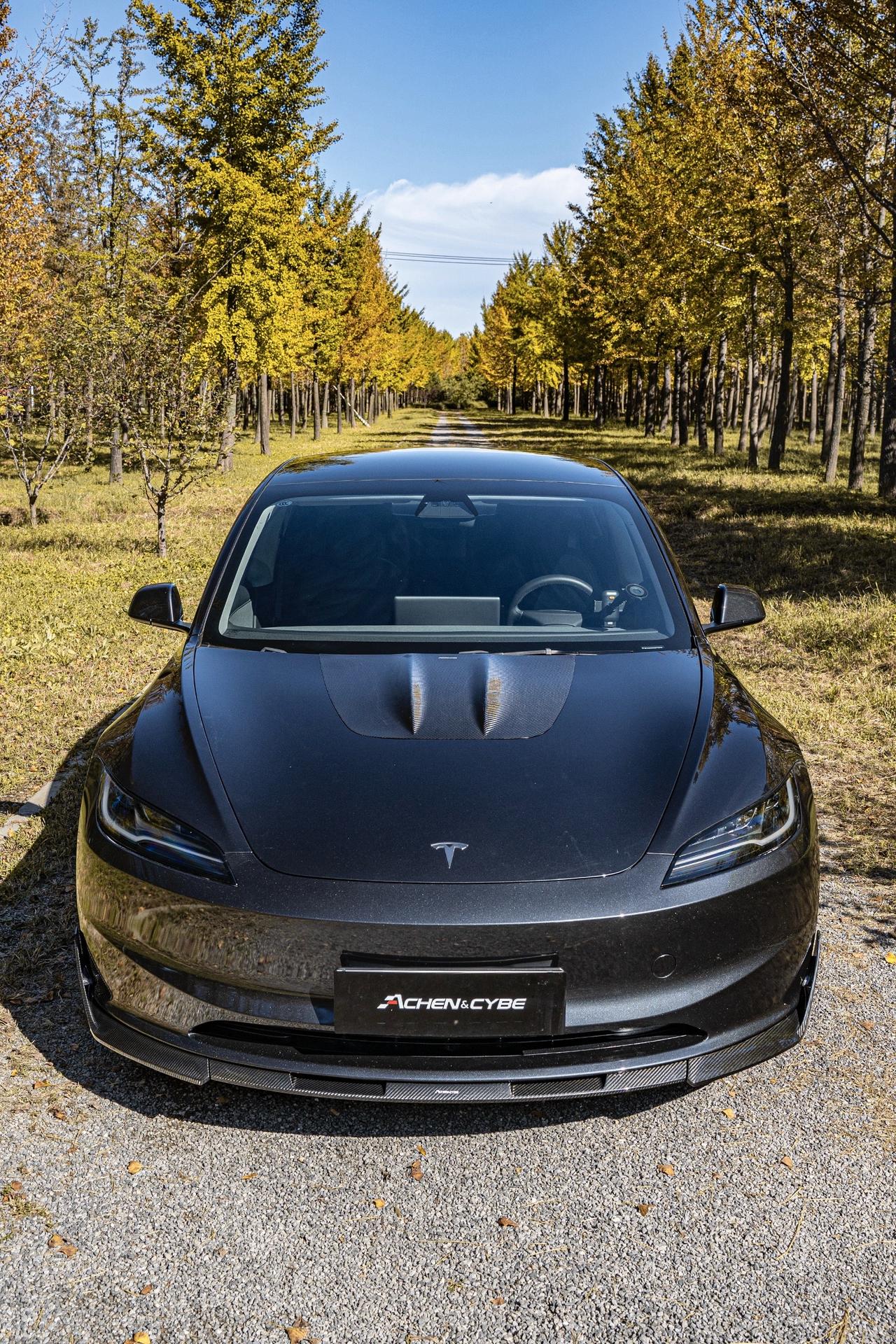 Model 3这样改太酷了！简直是Roadstar一样的性能颜值，太酷了！
改装
