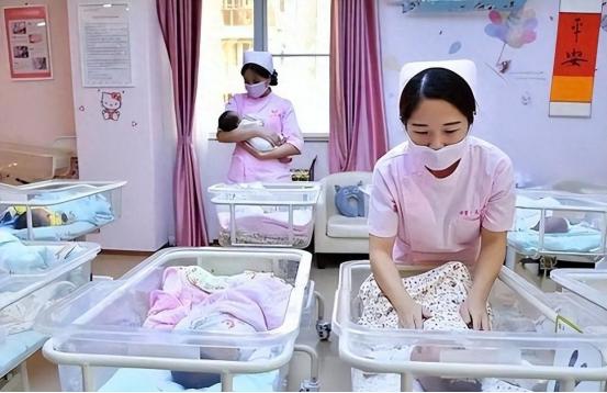 死亡高峰还没到，中国人口真正的挑战，并非少生而是大批量离世

中国的生育率跌成滑