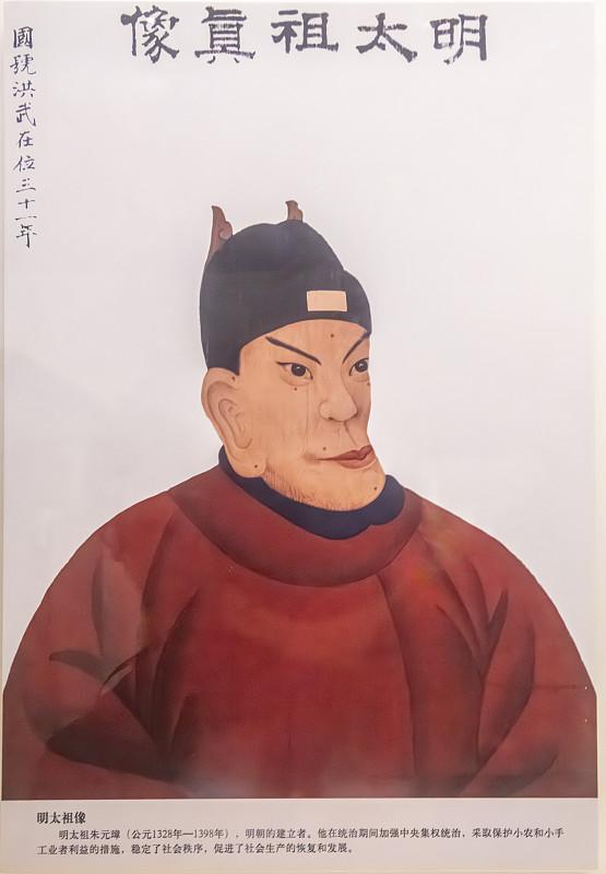 陈友谅为什么败给朱元璋? 陈友谅败给朱元璋，原因还挺多。陈友谅性格刚愎自用，他杀
