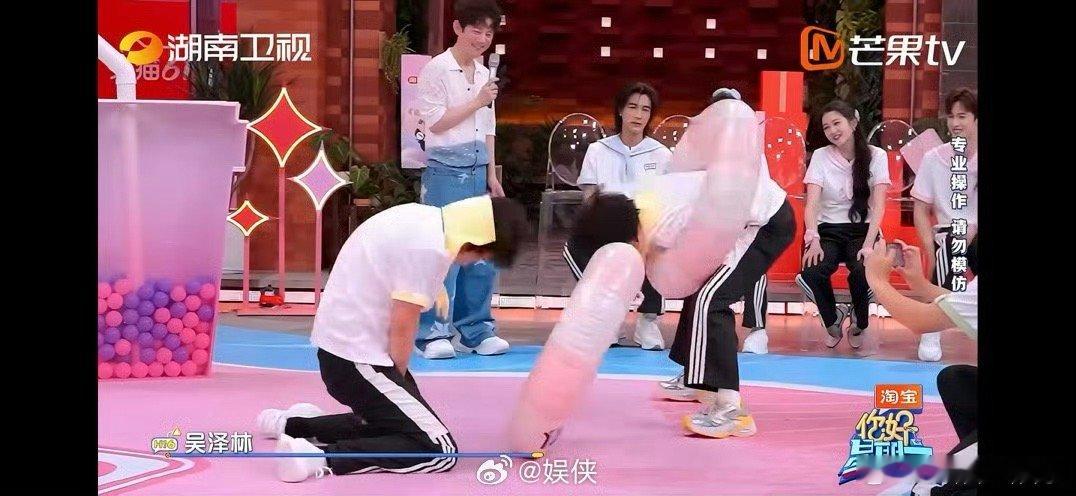 丁程鑫不语只一味躲避你好星期六 一言不发频频躲避，青涩又灵动，综艺名场面预定。 