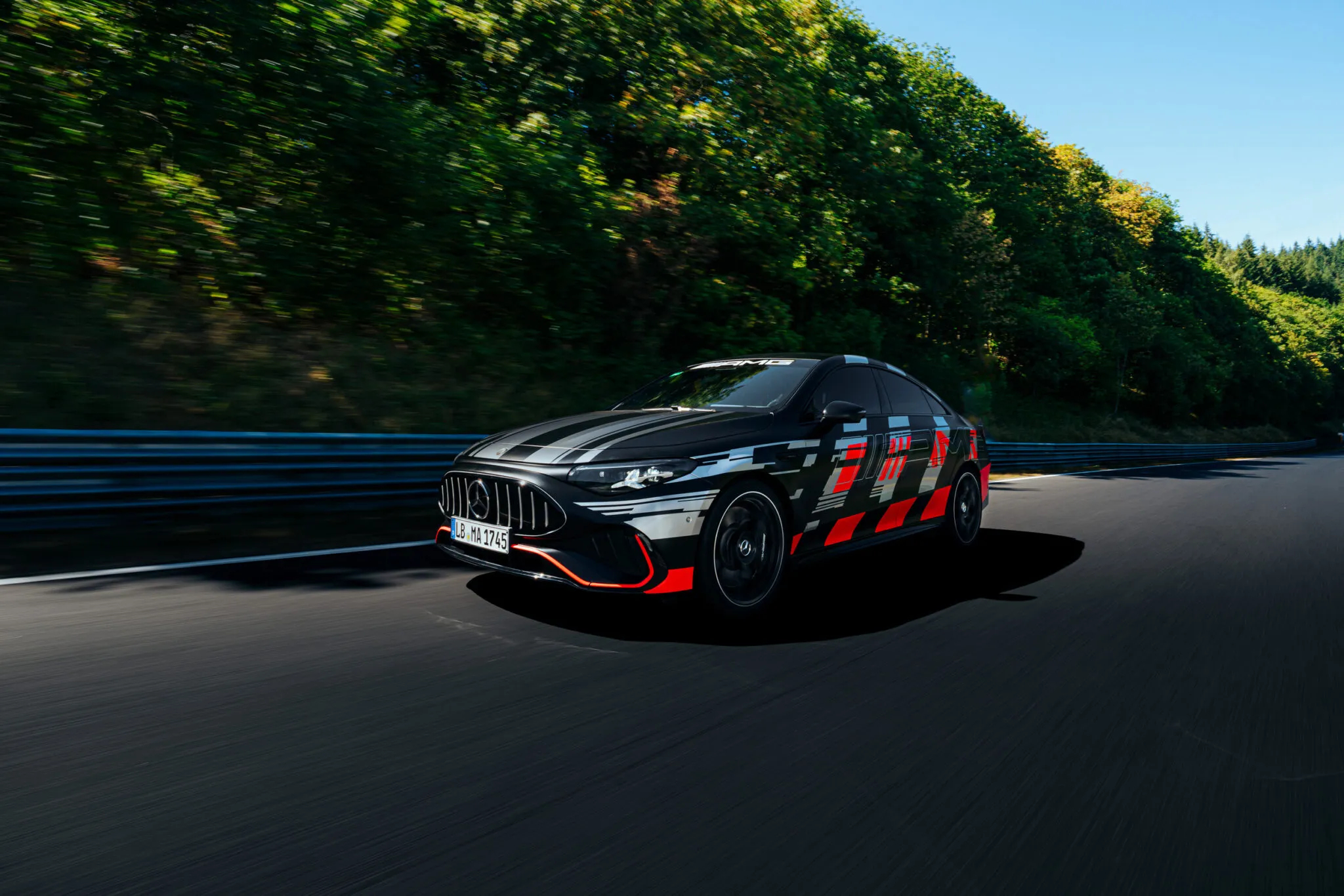 梅赛德斯-AMG CLA 45纯电版刷新纽北同级圈速纪录，上月发布后市场评价两极