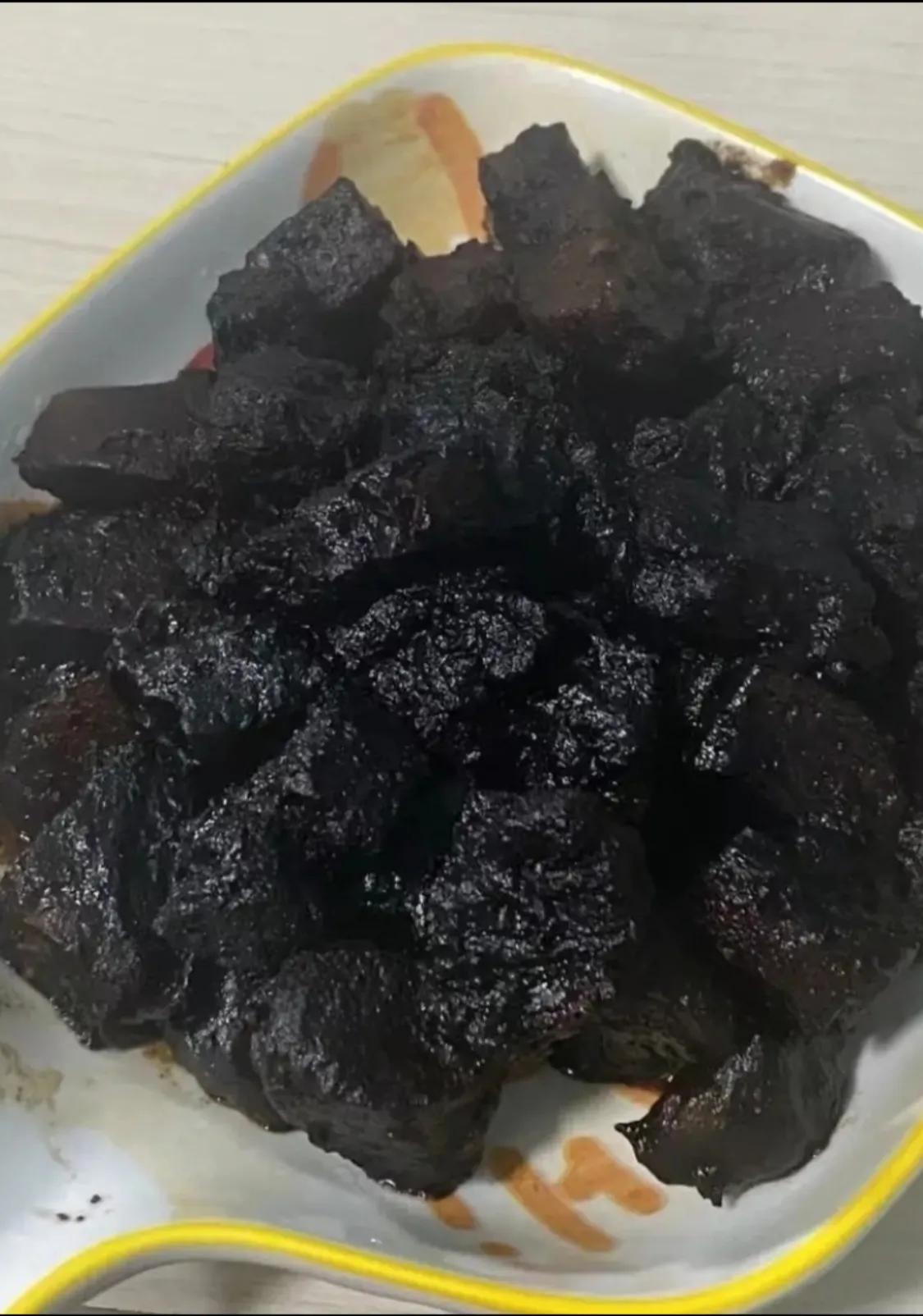 有些人对做饭的天赋啊，与生俱来！
闺蜜做个青菜蛋汤，都能做出海鲜汤的味道，
我就