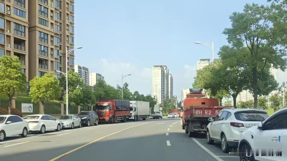 汉水如碧玉带环抱襄阳，这座“华夏第一城池”既是南北锁钥，又孕育了诸葛亮、庞统等旷