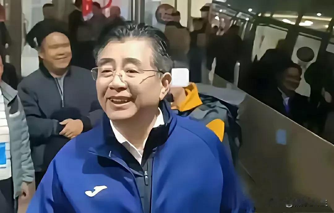 要说全世界最好的工作非中国足协主席莫属了，在这个职位上，完全没有工作压力，关键收