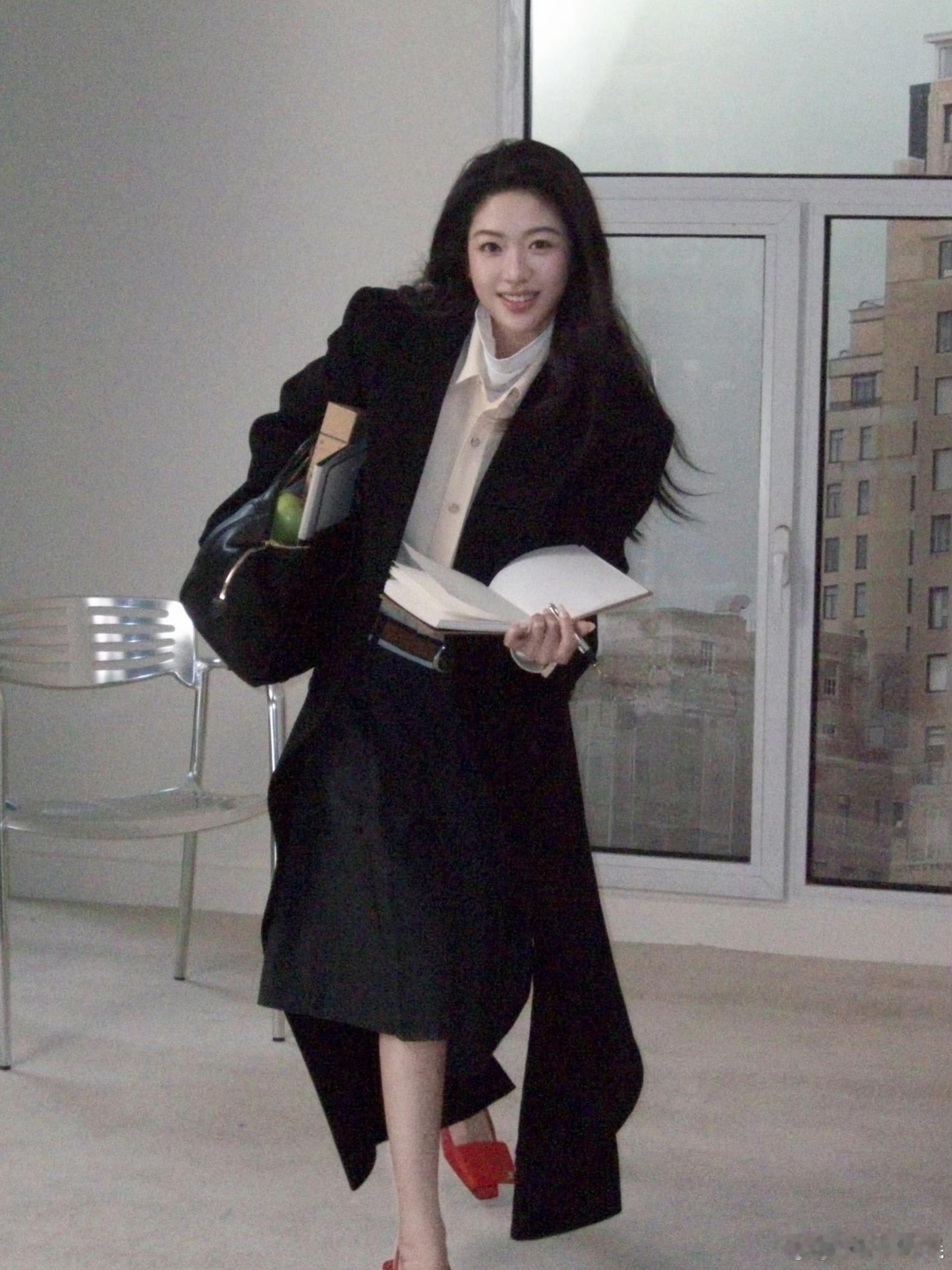 向涵之方称目前单身目前单身，这个意思也就是之前和周奇谈过恋爱但已经分手了？不管咋