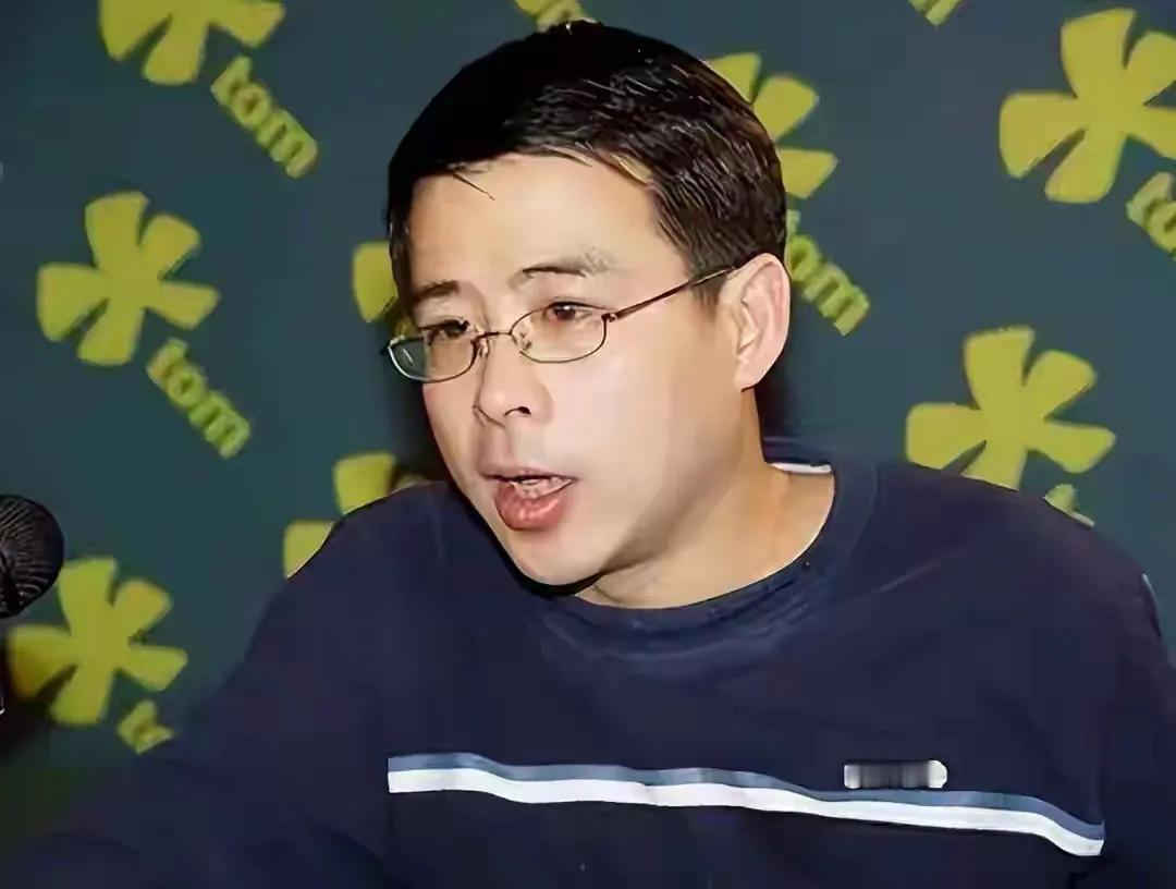 久未露面的阿丘，因膨胀过头，高估自已而马失前蹄，真的是可惜了
说起阿丘，如今可能