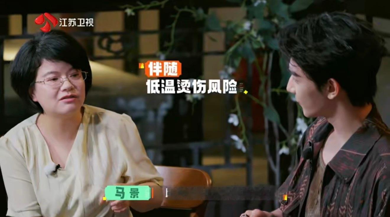 不建议坐石墩子缓解痛经 不要盲目坐晒烫的石墩缓解疼痛。温度过高易低温灼伤，公共石