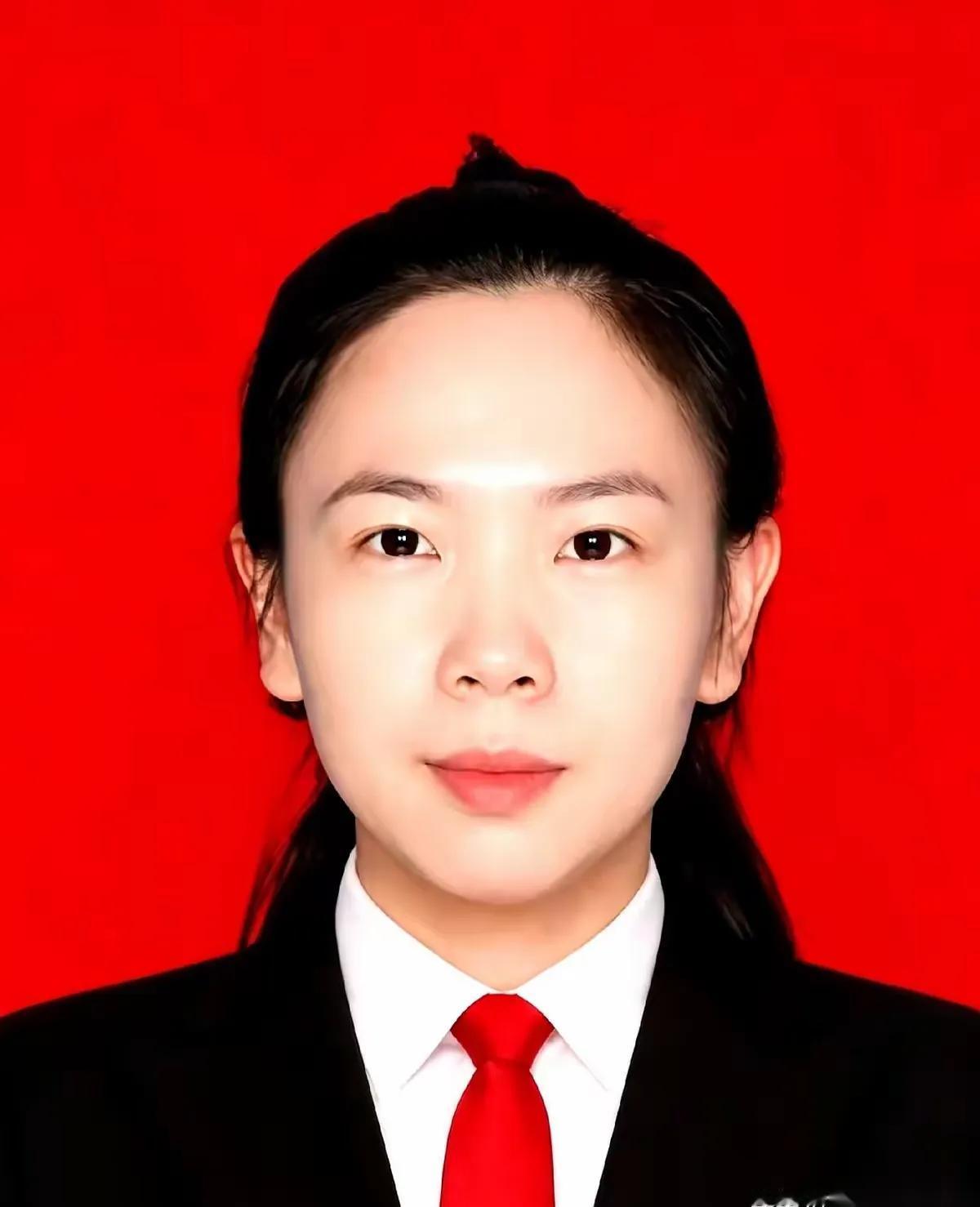 最近，广西钦州91年出生的妹子刘霞冰登上了一个全国榜单。她出圈的理由极具反差感：