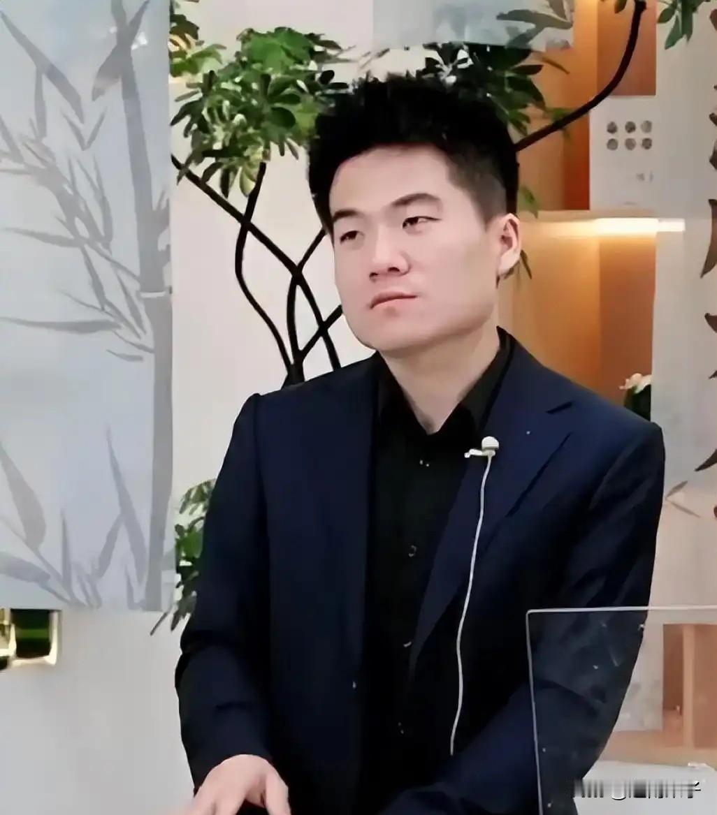 人到中年慢慢发现，关系这东西，真的经不起高估。
 
你掏心掏肺待人，未必换来同等