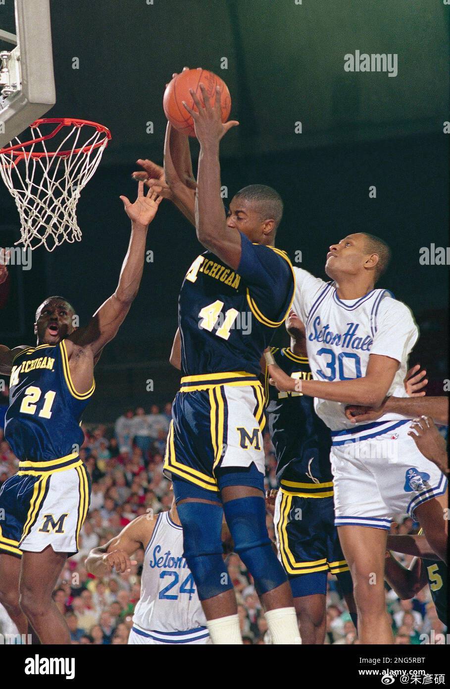 NCAA決賽將由Michigan大學對上Connecticut大學。上次Mich